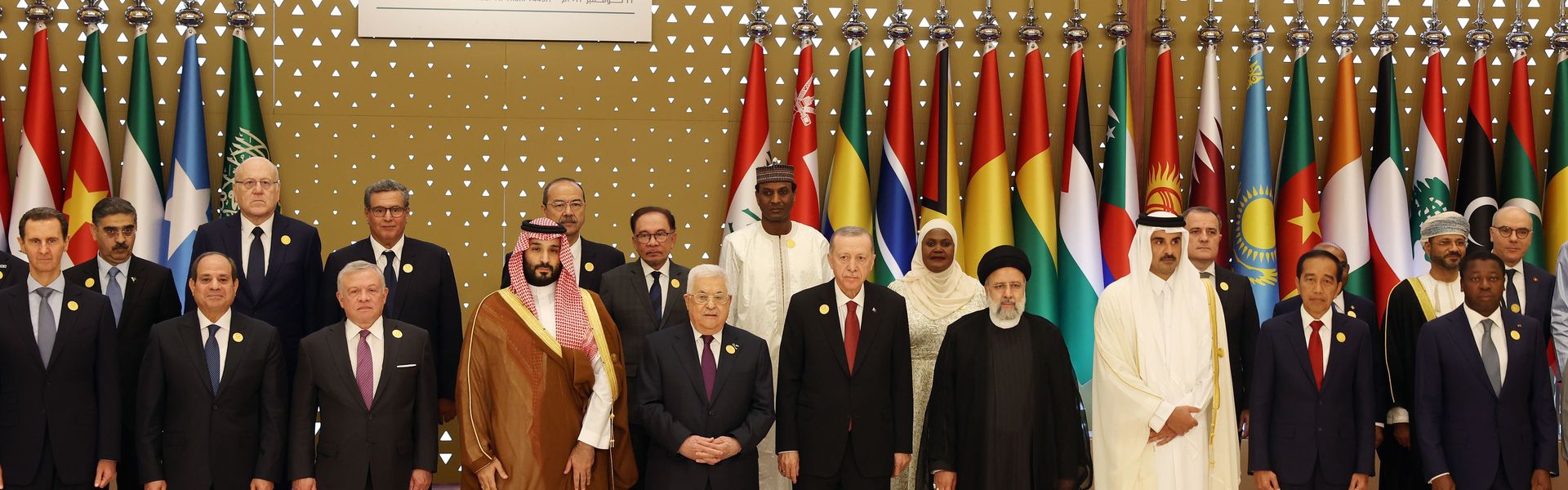 Turkish President Recep Tayyip Erdogan (5th R) poses for a family photo during the Extraordinary Joint Summit of the Organization of Islamic Cooperation and the Arab League at King Abdulaziz International Conference Center in Riyadh, Saudi Arabia on November 11, 2023. 
